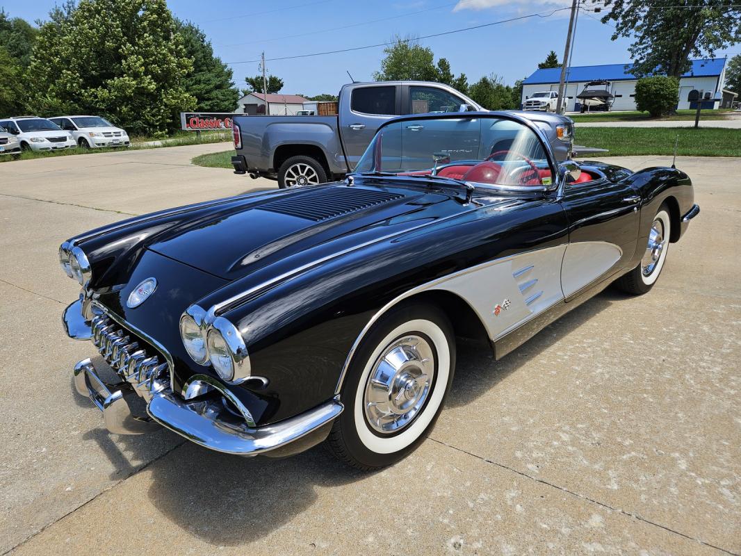 Annonce 433659404/1958BLACKREDCORVETTE photo1