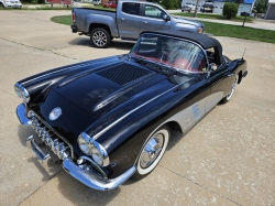 Annonce 433659404/1958BLACKREDCORVETTE picto4