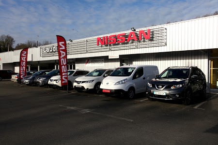 NISSAN LAUDIS CENTRE